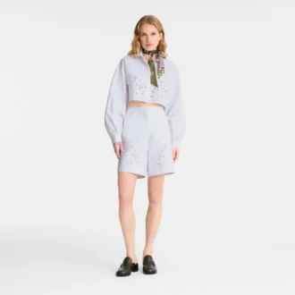 Bermudas blancas de gabardina bordadas