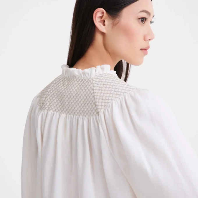 Crudo – Blusa con velo fruncido